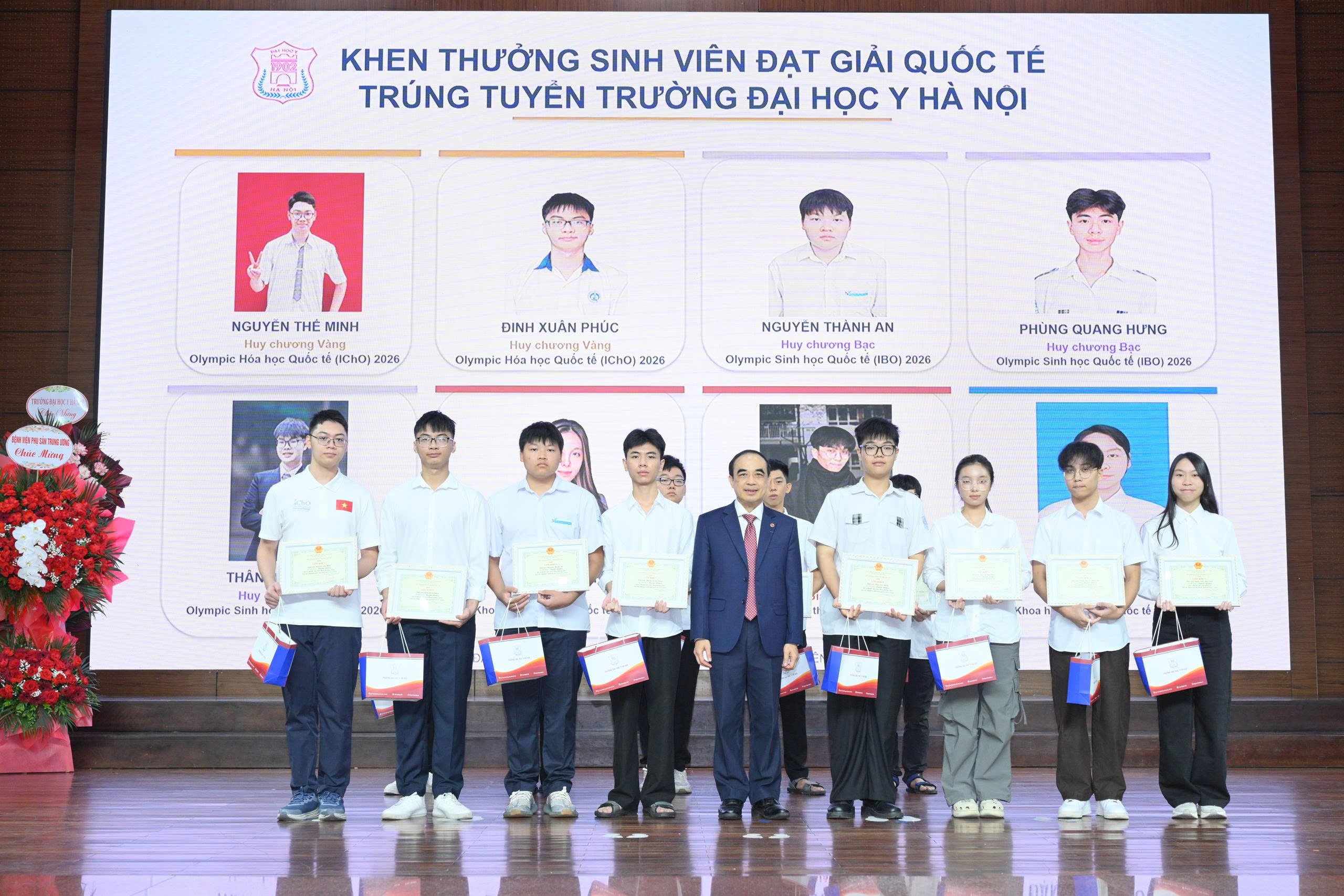 4-17885858179831529769034 Hiệu trưởng nhắn nhủ tân sinh viên: Chăm chỉ và chủ động là 'phép màu' giúp các em thành công- Ảnh 5.
