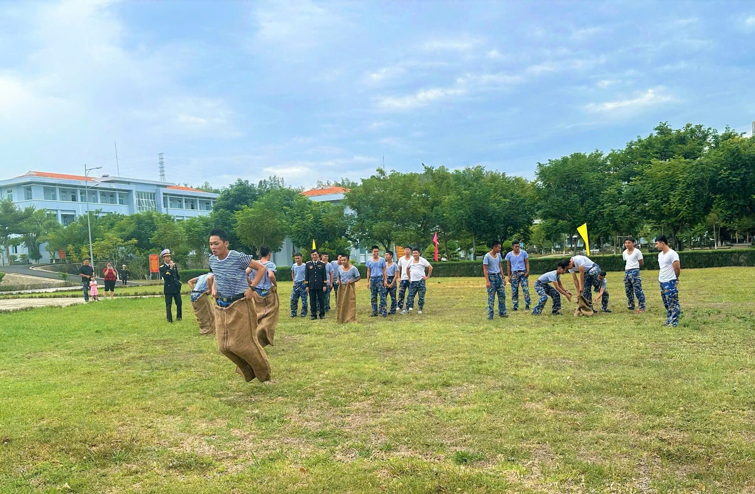 Không Khí Sôi Động Mừng Quốc Khánh Tại Vùng 4 Hải Quân