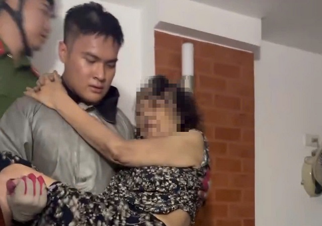 Hà Nội: Cháy nhà lúc rạng sáng, 3 người mắc kẹt và cuộc giải cứu thần tốc- Ảnh 3.