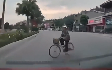 Khi ‘câu view’ đổi thành mối nguy: nhìn nhận hành vi quay clip lái xe không đội mũ