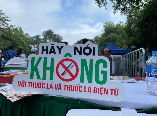 bao-ve-suc-khoe-the-he-tre-truoc-tac-hai-cua-thuoc-la-dien-tu-thuoc-la-nung-nong-3jpg-17875445109051347524816 Gần 41% cửa hàng vi phạm quy định trưng bày thuốc lá- Ảnh 1.