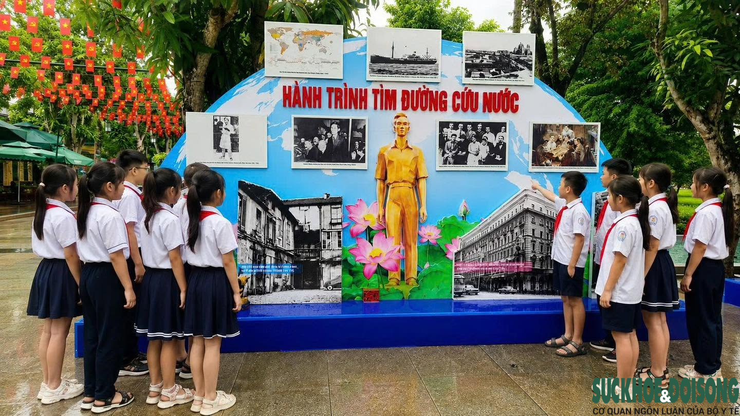 Du khách tại Kim Liên Du khách tại Kim Liên