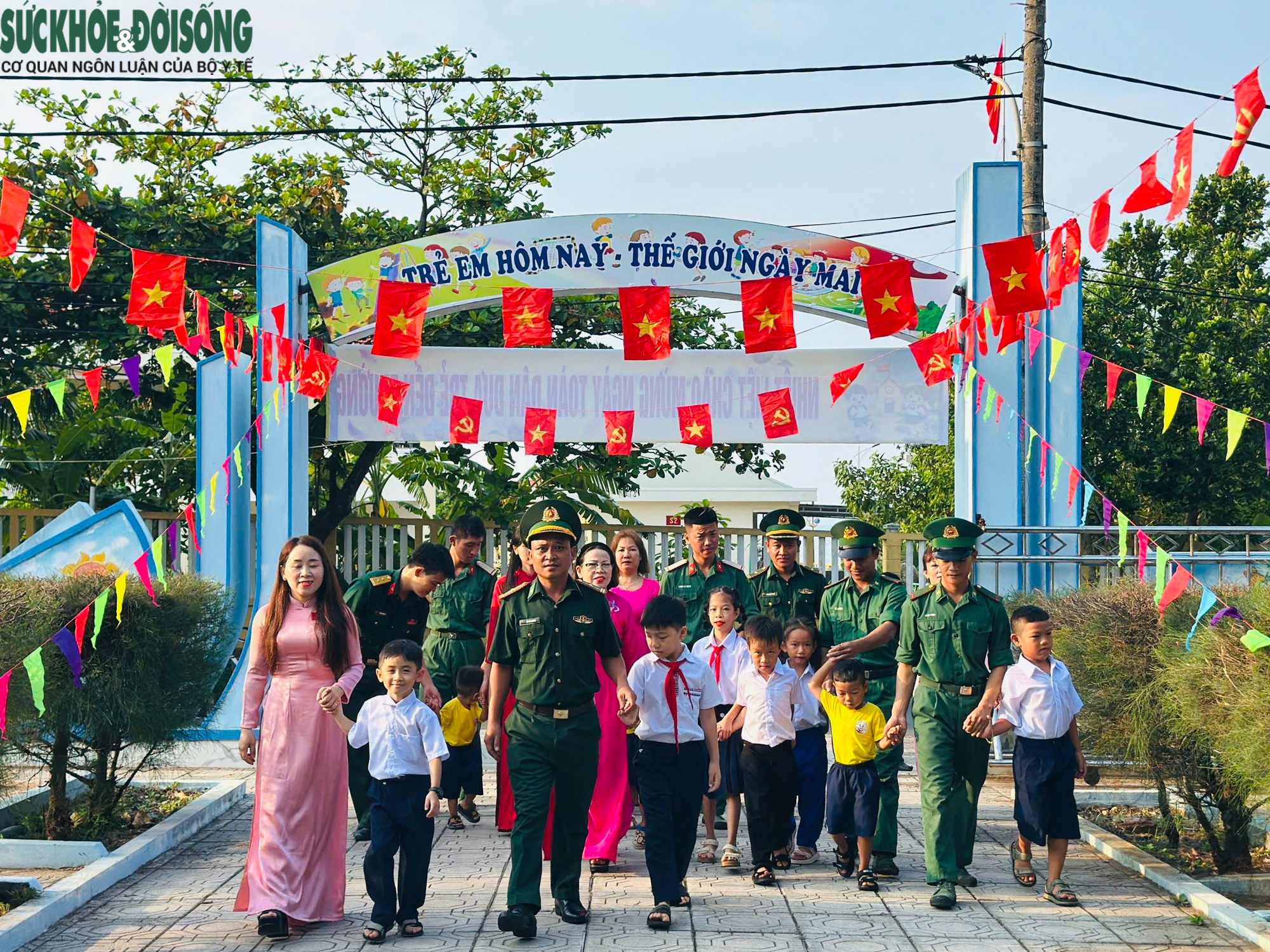 base64-178858493053864774123 Học sinh từ đảo xa đến vùng biên viễn Quảng Trị mừng ngày tựu trường- Ảnh 9.