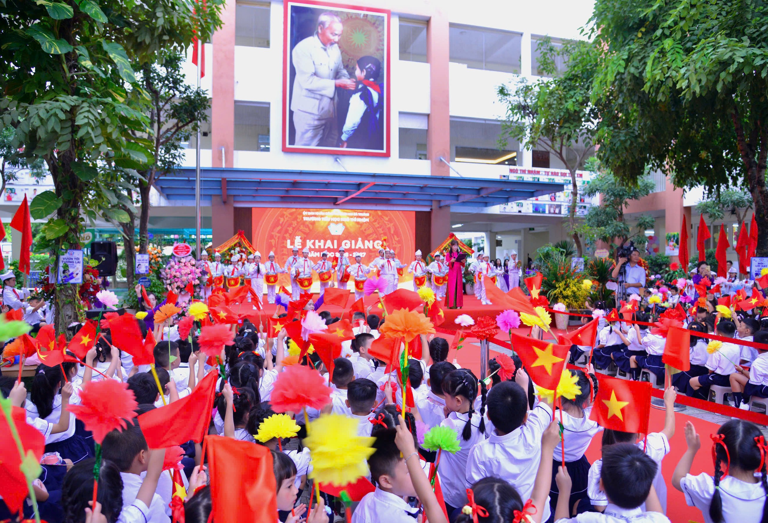 Chủ tịch UBND TP Hà Nội dự khai giảng năm học mới Trường TH Ngô Thì Nhậm- Ảnh 3.
