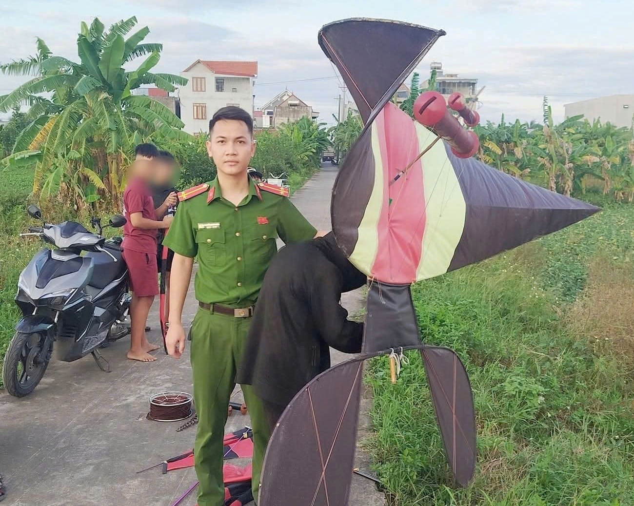 Vật thể bay lạ ở An Hưng bị thu giữ: cảnh báo rủi ro cho an toàn hàng không