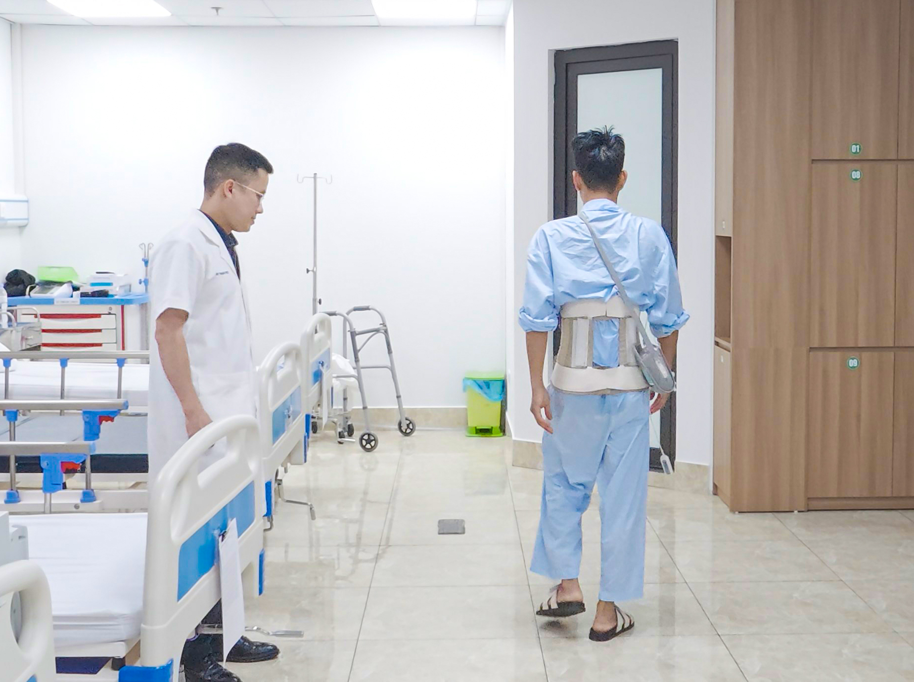 cot-song-178917998401429603413 Phẫu thuật trượt đốt sống nhờ nội soi một cổng- Ảnh 2.