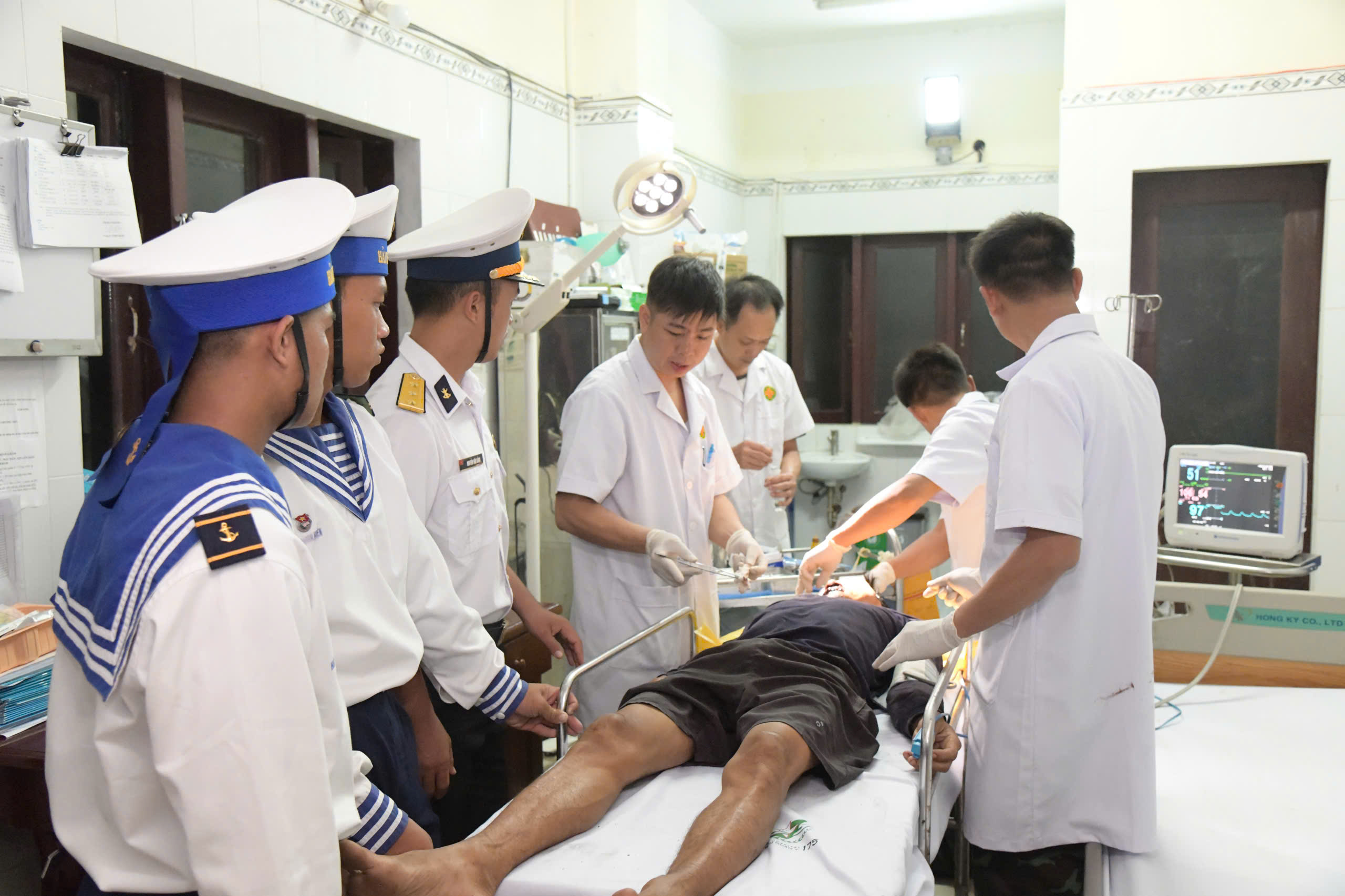 Khám Phá Quy Trình Cấp Cứu Ngư Dân Gặp Tai Nạn Trên Biển