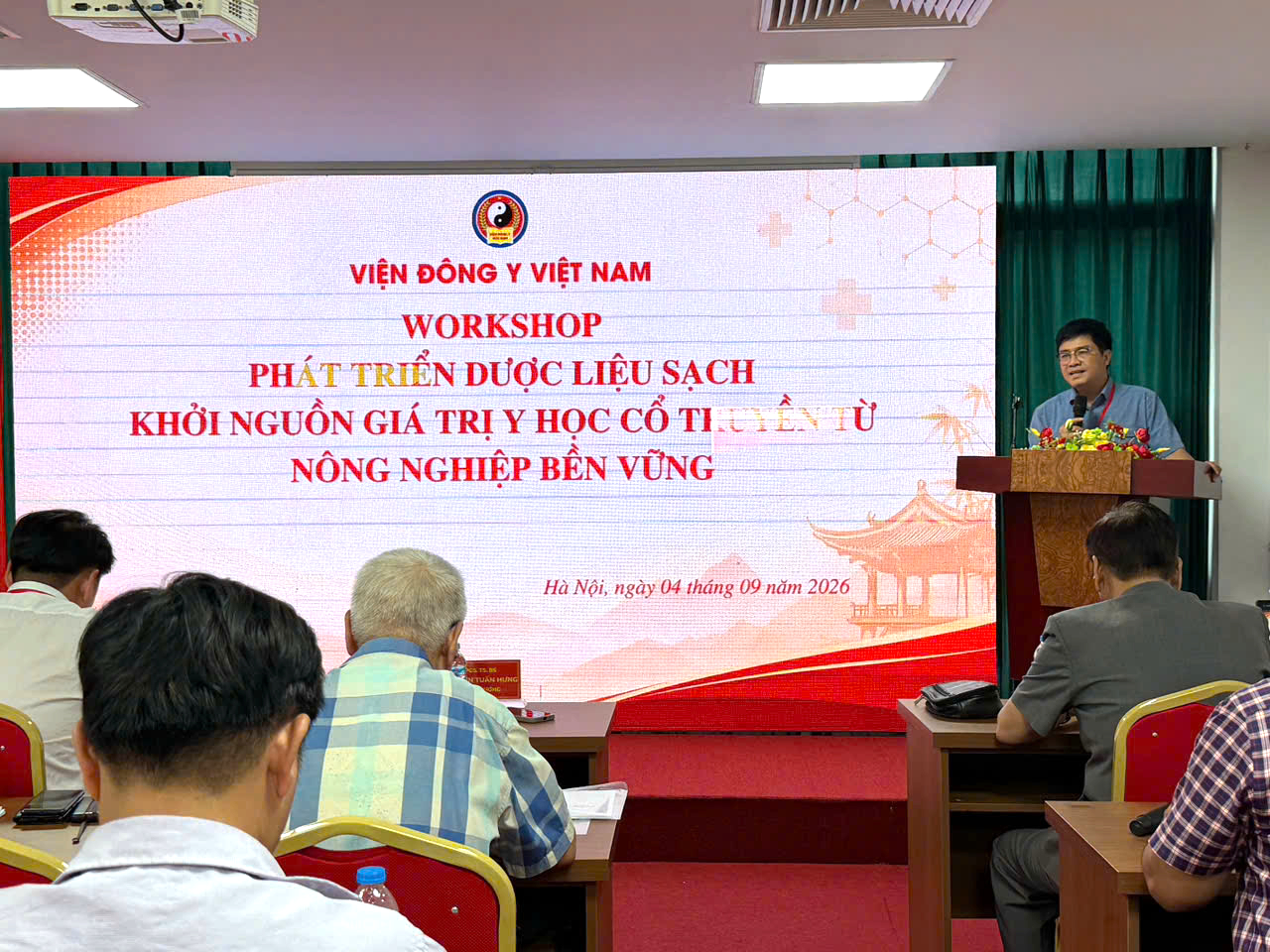 edit-vien-dong-y-2-17885312610481530955223 Cách nào phát triển dược liệu sạch, mở hướng nâng tầm giá trị y học cổ truyền? - Ảnh 1.