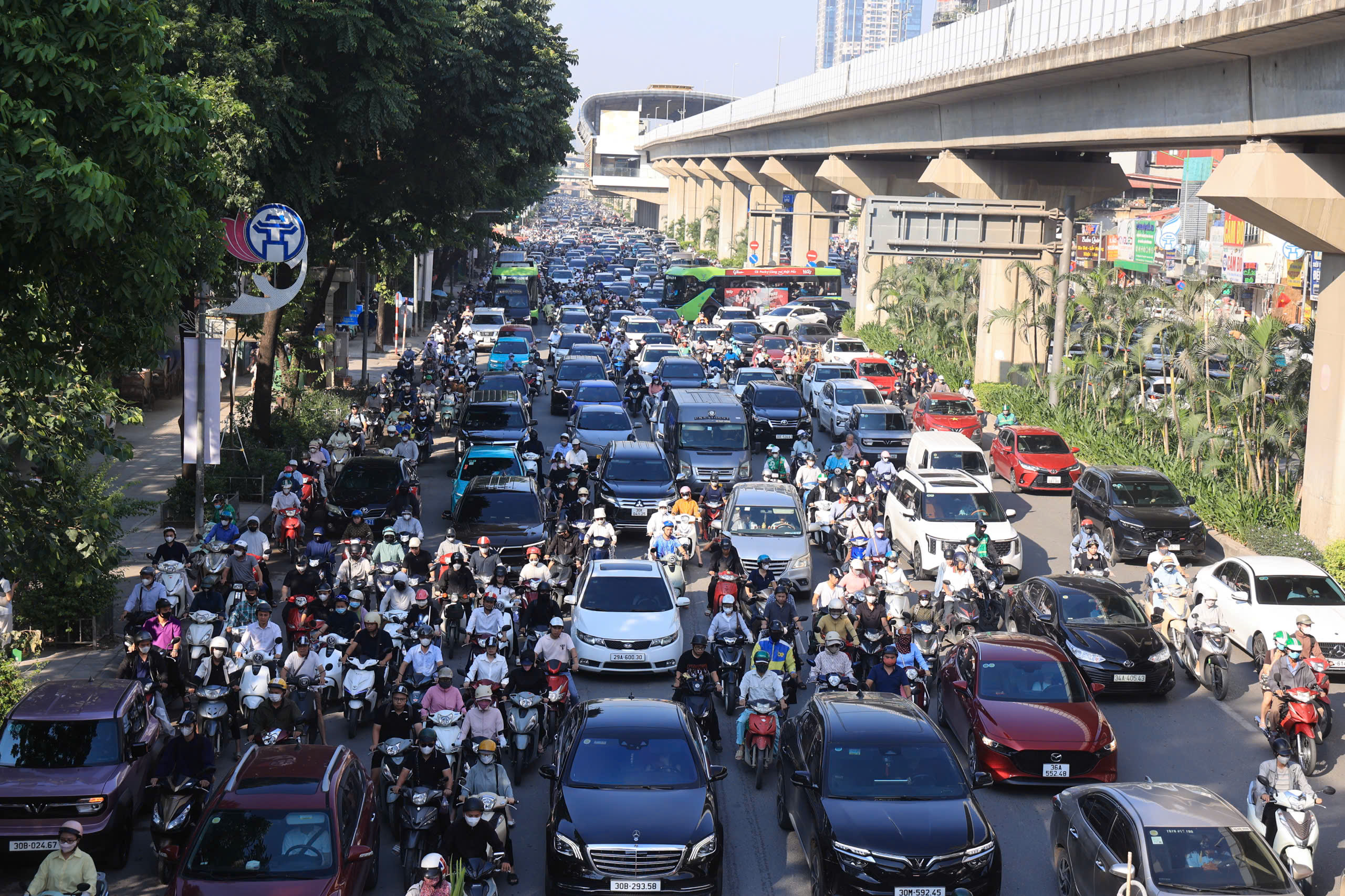 giao-thong-ha-noi10-17884025971131428724224 Giao thông Hà Nội 'nghẹt thở' trong ngày đầu trở lại làm việc sau kỳ nghỉ 2/9- Ảnh 2.
