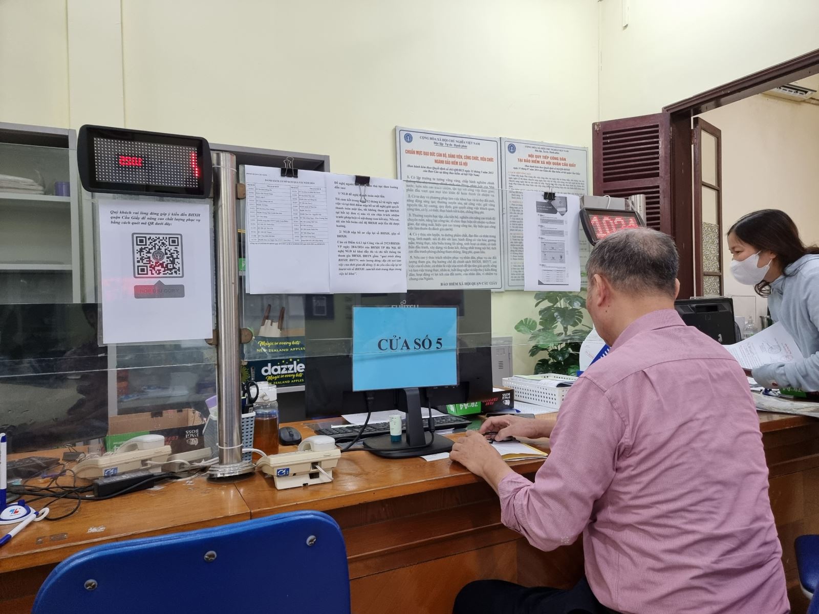 Nhận trợ cấp hằng tháng khi đủ tuổi nhưng chưa đủ điều kiện lương hưu: hướng dẫn chi tiết