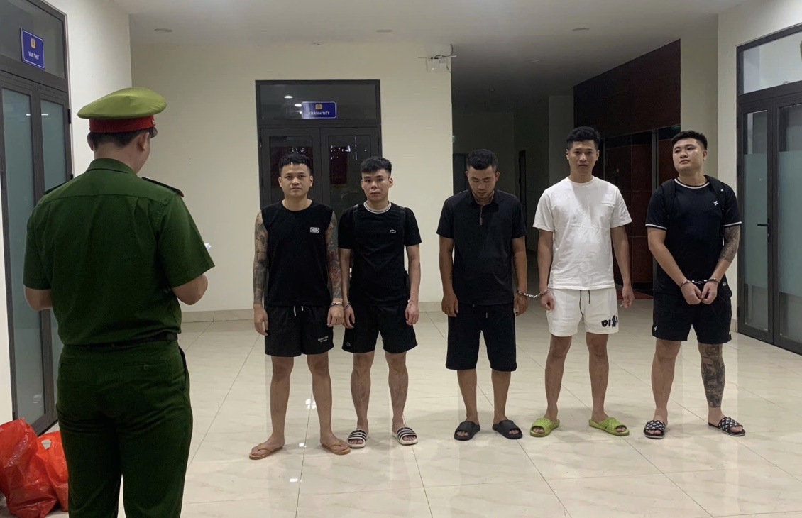 hinh-anh-5-9-26-luc-1155-17885844037331497046828 Giả danh 'Huấn Hoa Hồng', lừa hơn 4 tỷ đồng - Ảnh 1.