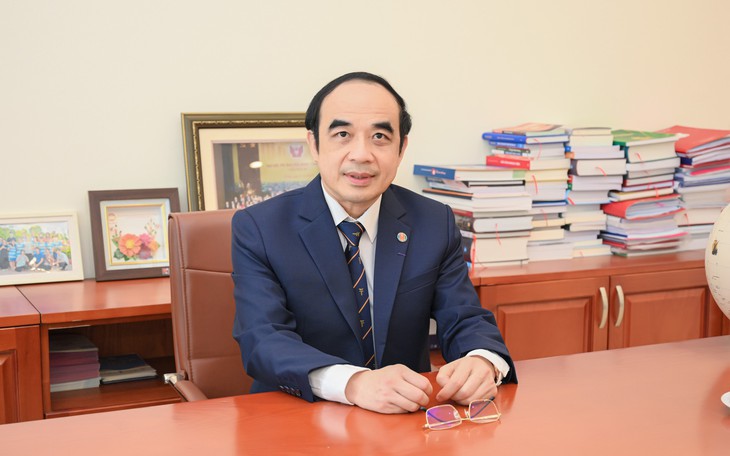 Hiệu trưởng nhắn nhủ tân sinh viên: Chăm chỉ và chủ động là 'phép màu' giúp các em thành công- Ảnh 7.