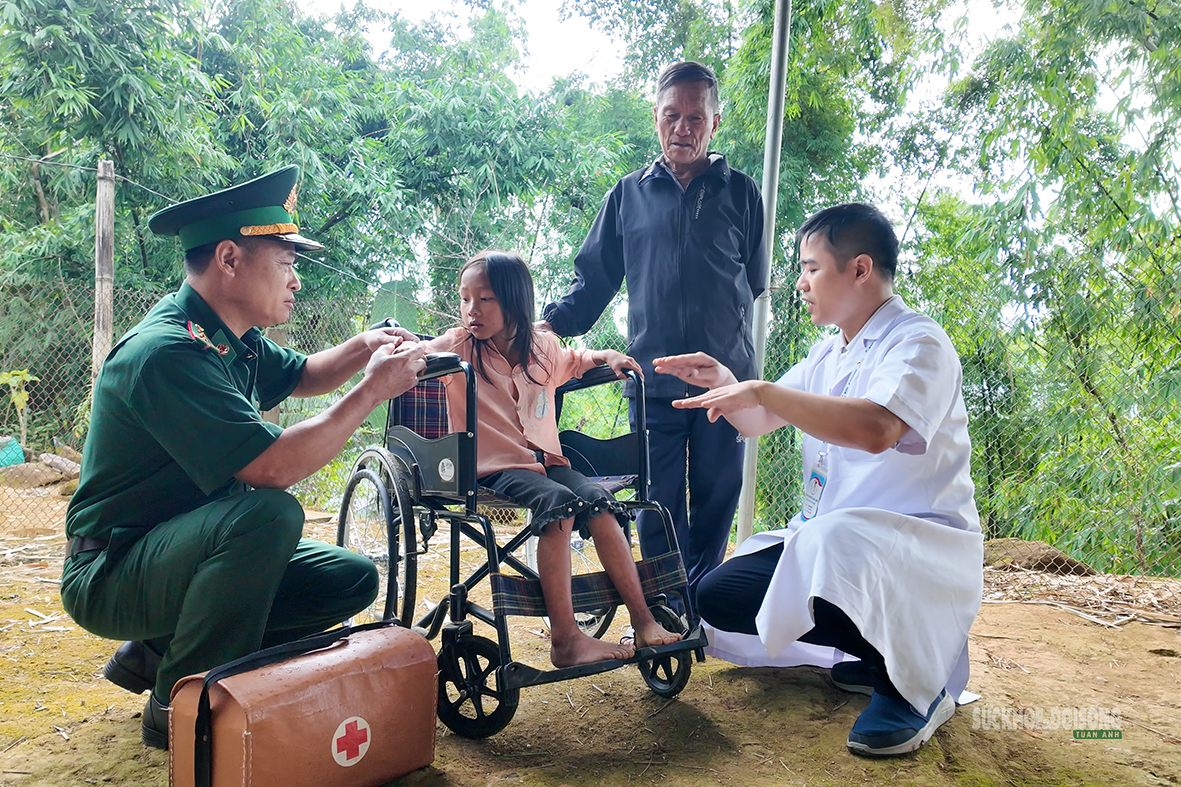 Phục hồi chức năng trẻ em vùng biên: hành trình hy vọng của Lầu Y Ồng