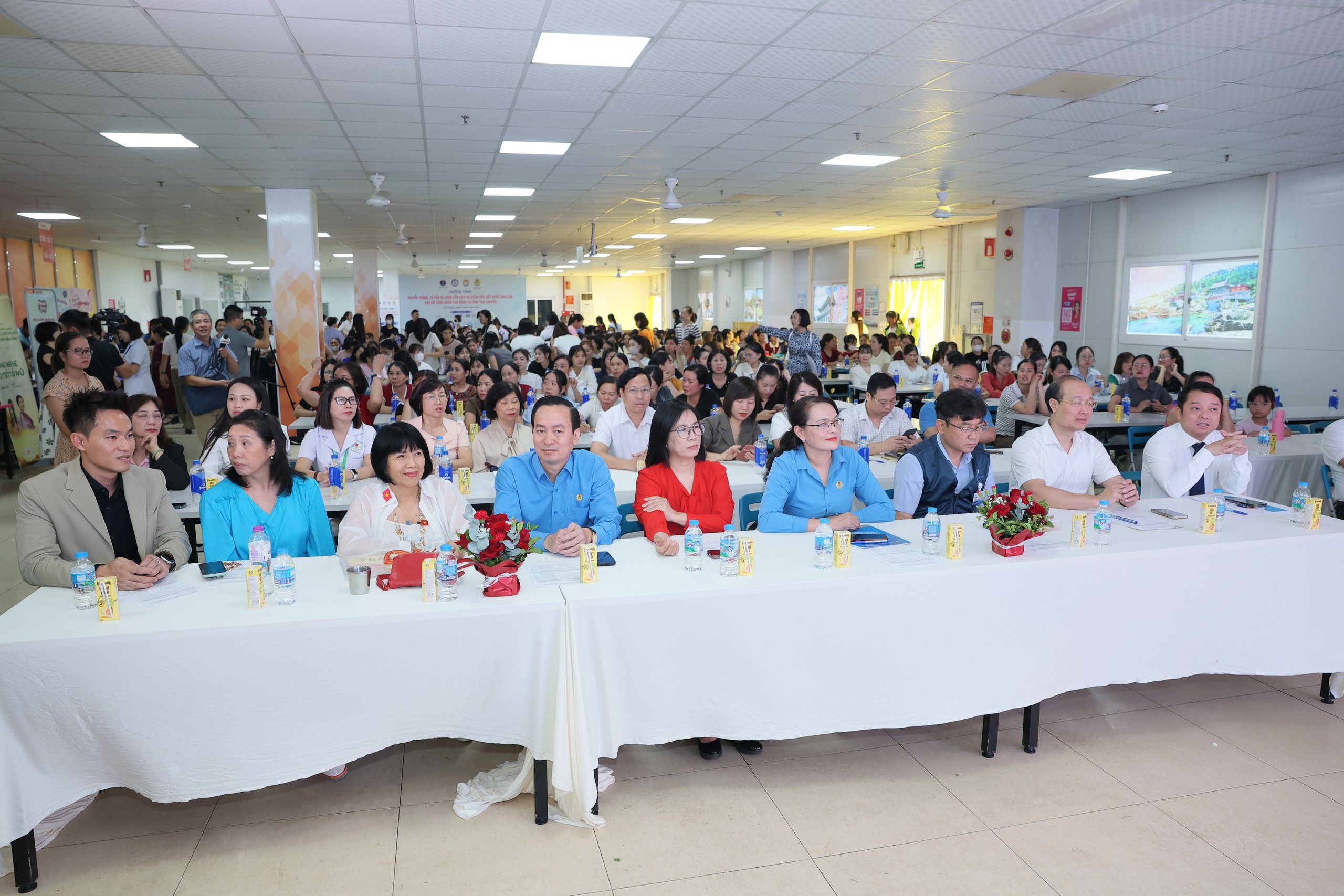 lp1300-17891995997211743773925 800 nữ công nhân được truyền thông, tư vấn và chăm sóc sức khỏe sinh sản- Ảnh 1.