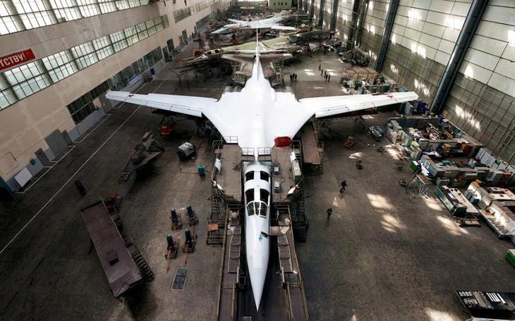 Máy bay ném bom Tu-160 sắp có 'nhà' mới- Ảnh 2.