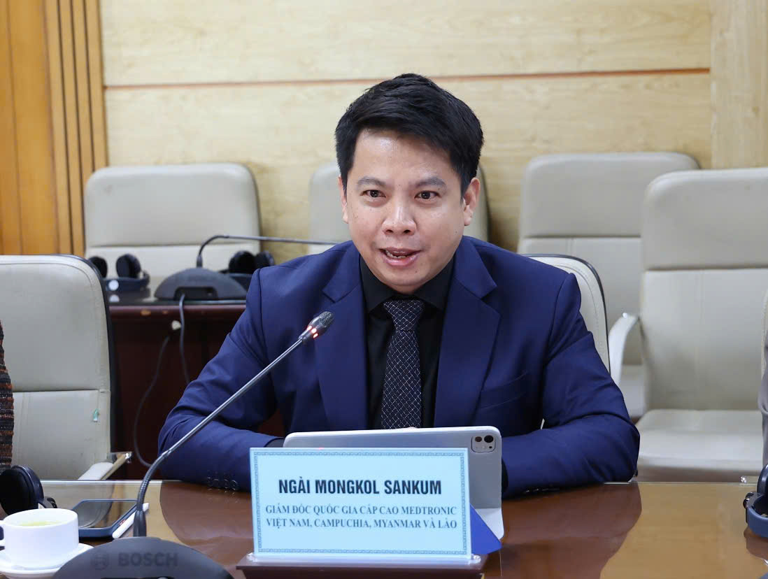 ong-met-1788939983023176379692 Thứ trưởng Bộ Y tế Nguyễn Tri Thức làm việc với đoàn cấp cao Công ty Medtronic- Ảnh 2.