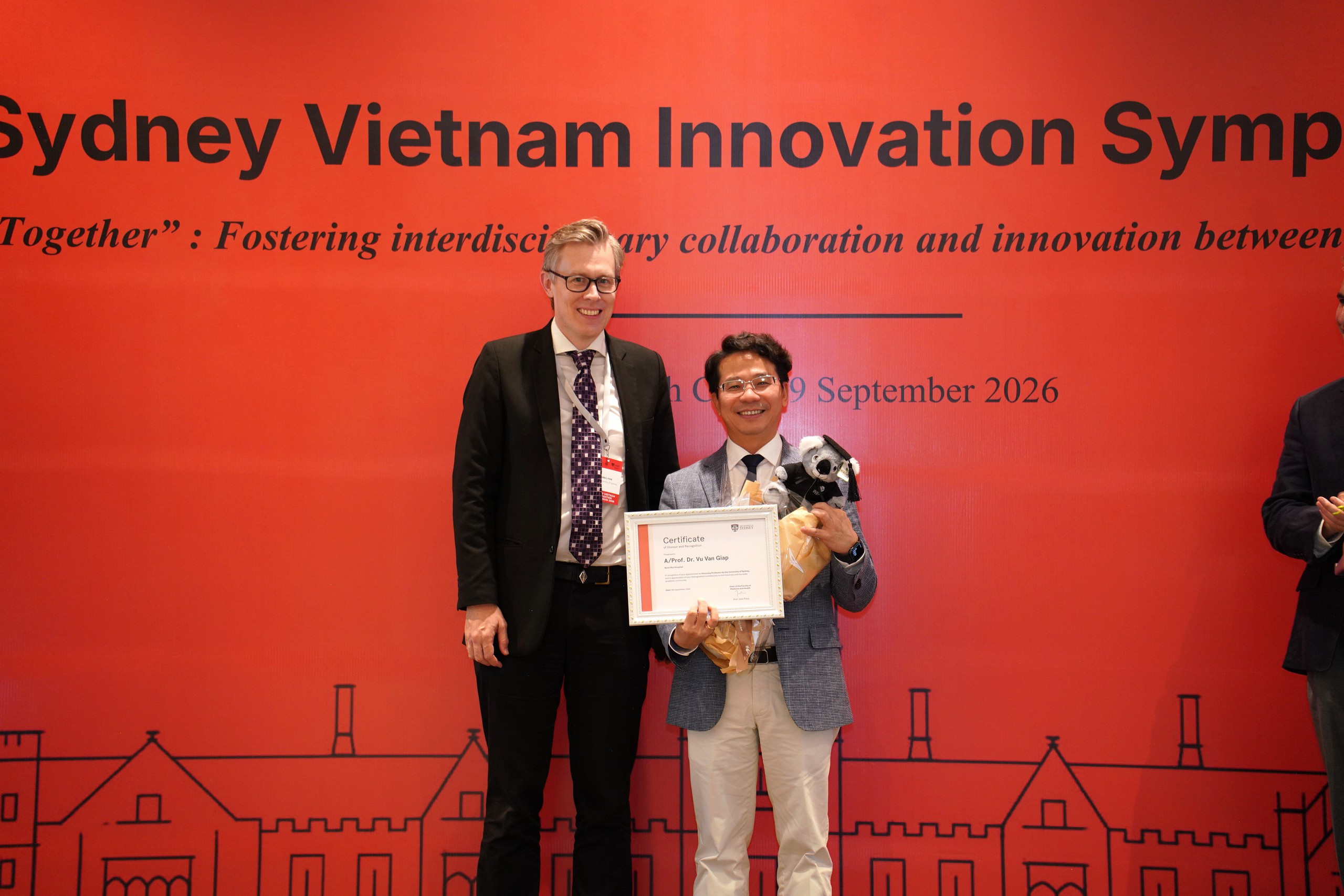 Hai giảng viên Trường Đại học Y Hà Nội được trao danh hiệu Phó Giáo sư danh dự bởi Đại học Sydney