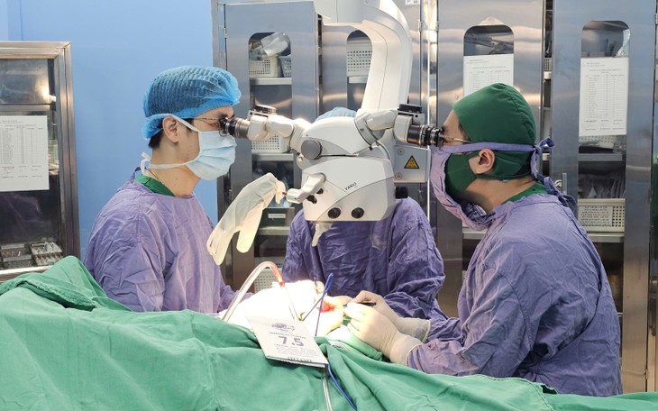 Vi phẫu cứu bàn tay gần đứt rời cho nam thanh niên 21 tuổi- Ảnh 3.