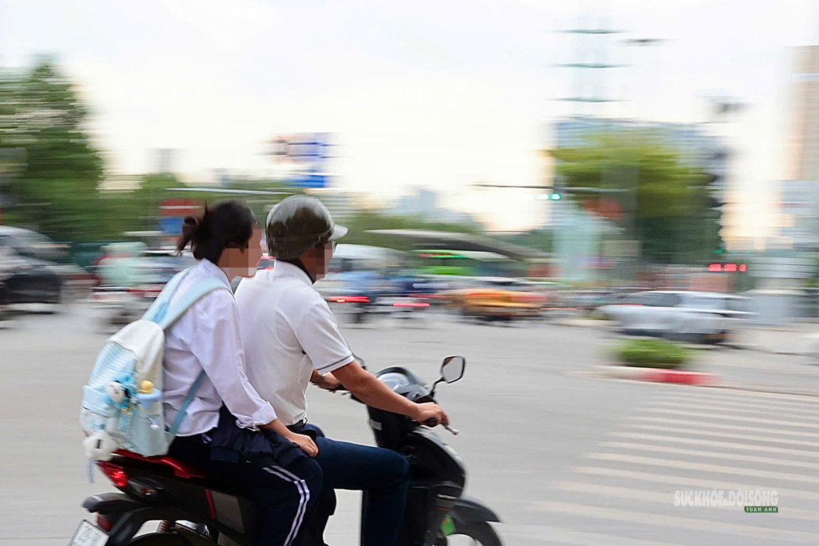 phu-huynh-can-lam-guong-de-con-an-toan-tren-duong-den-truong-6-1788510721618324656855 Phụ huynh cần làm gương để con an toàn trên đường đến trường- Ảnh 5.