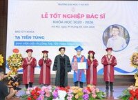 Nữ Hành Khách Trung Quốc Ngất Xỉu Tại Cửa Khẩu: Hành Động Cứu Nhanh Chóng