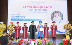 Nữ Hành Khách Trung Quốc Ngất Xỉu Tại Cửa Khẩu: Hành Động Cứu Nhanh Chóng