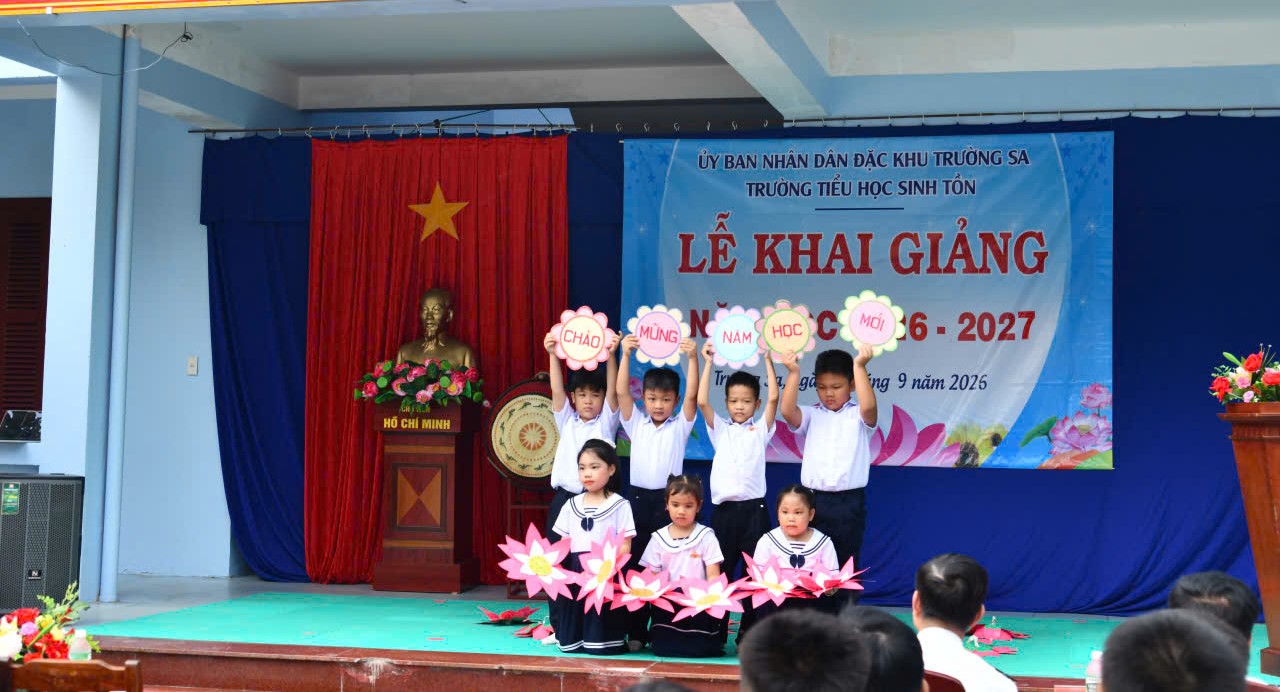 sa-2-1788574846785154182075 Rộn ràng khai giảng năm học mới ở Trường Sa- Ảnh 3.