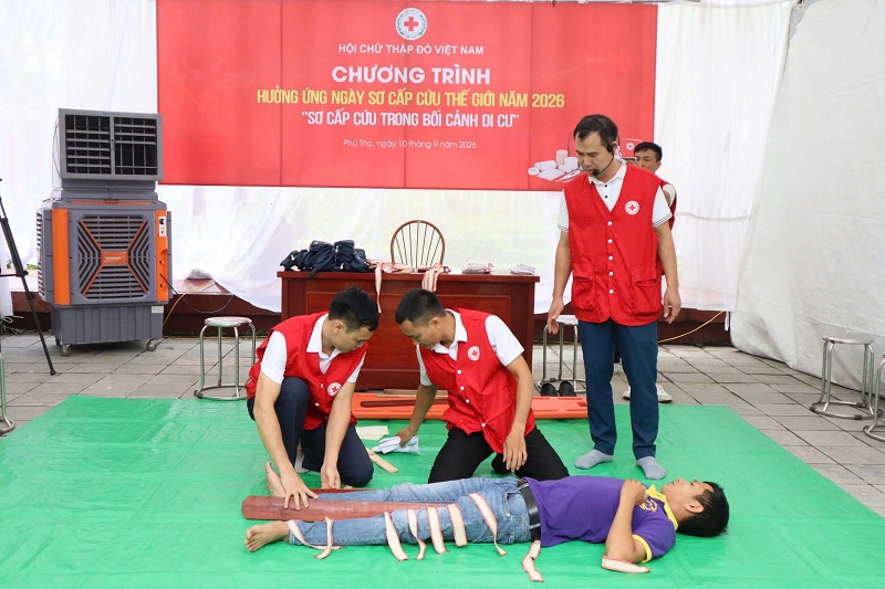 so-cap-cuu2-17890296816951352822250 Trang bị kỹ năng sơ cấp cứu, nâng cao khả năng ứng phó tại chỗ- Ảnh 2.