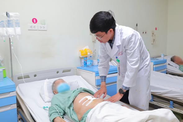 Tắc ruột do sỏi túi mật ở người cao tuổi: Bài học từ ca cứu cụ bà 90 tuổi