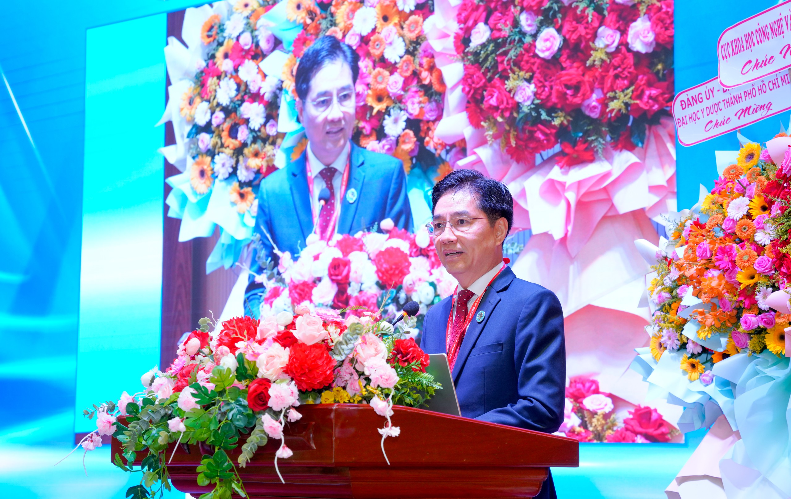 Ngày khai giảng đặc biệt của 20 thủ khoa Đại học Y Dược TPHCM - Ảnh 3.