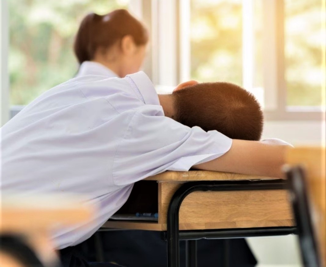 Vì sao luôn buồn ngủ vào ban ngày và khi nào cần tìm nguyên nhân y tế?