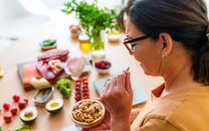 Thực đơn hàng ngày để hạ cholesterol: chiến lược ăn uống dễ thực hành